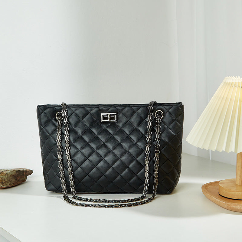 Daily Black Quilted Shoulder Bag